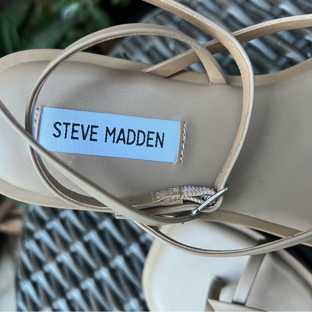 Steve Madden Nude Flat Sandals - Picture 7 of 9